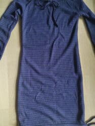 ljubicasto odelo: Uska rebrasta haljina sa prugama, tamnoljubičasto-crna. Uplata pa — 2