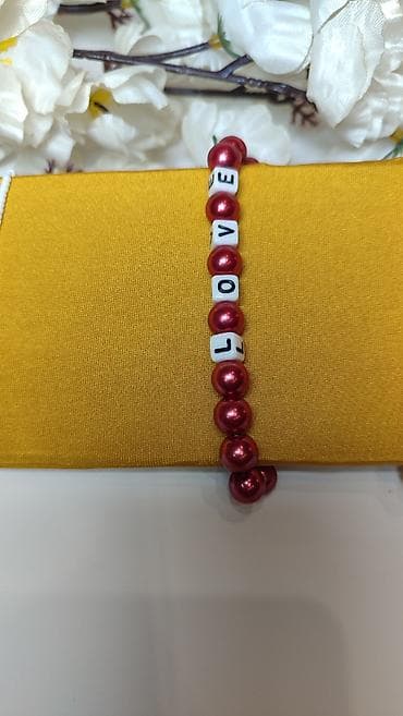 hiruski celik narukvice: Narukvica sa perlama i slovima “LOVE” - Rastegljiva narukvica na — 3