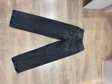 pantalone sa dubokim strukom: Zara farmerice
Velicina 34
Dobro ocuvane, nosene par puta — 2