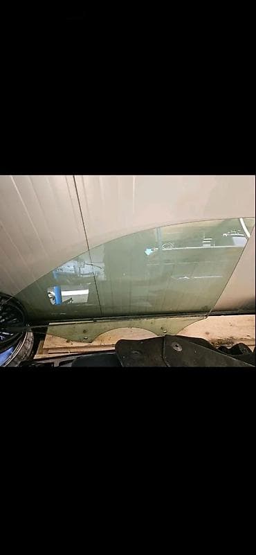 automobile rs: AUDI A3 2016 SEDAN LIMUZINA PREDNJE LEVO STAKLO | audi delovi — 2