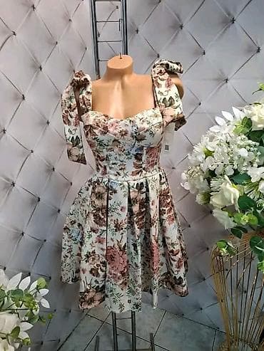 Women's Clothing: Haljina sa cvetnim printom. - Pripijen korzet gornji deo sa formiranim — 1