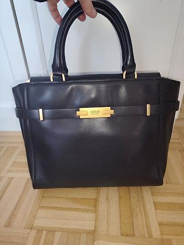 guess braon torba: GUESS torba za rame/ruku – elegantan model u crnoj boji - Materijal — 2