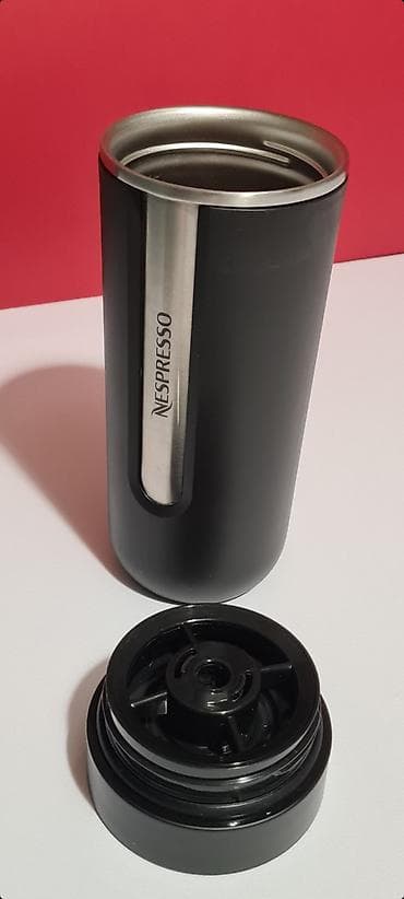 Sobne biljke: Nespresso Nomad termo putna šolja u crnoj boji.  Predmet nije nov, ali — 5