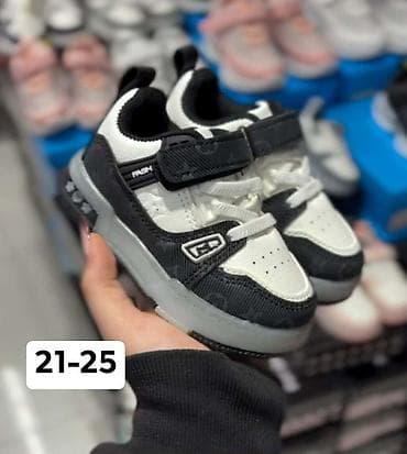 Sweatpants: 02. Dečije patike – veličine: - 20–25 (model 1–3) - 21–25 (model 4) — 6