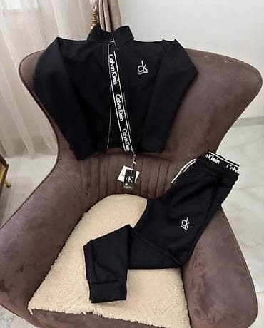 torba e: Calvin Klein trenerka komplet glornji i donji deo. - Gornji deo na — 2
