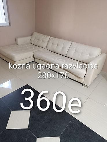 Dečiji nameštaj: Nameštaj – više artikala 1) Drvena vitrina sa staklenim krilima – — 3