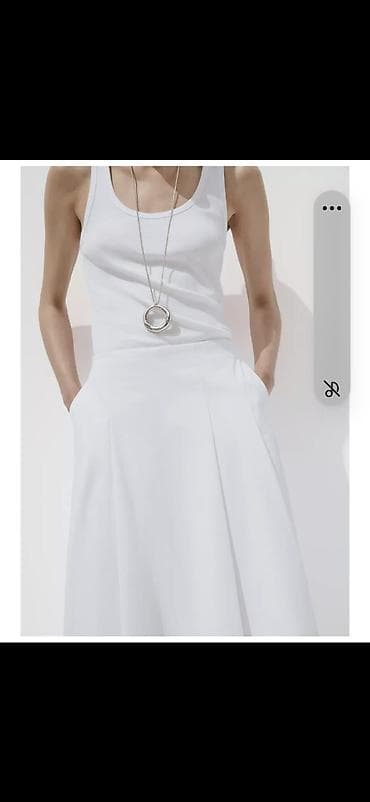 Women's Sweatshirts: Bela midi suknja sa džepovima - Kroj: A-linija, midi dužina, blagi — 1