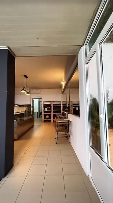 Sobe: IZDAJE SE LOKAL U SREMČlCI 60m² Čitačka ulica, preko puta osnovne — 2