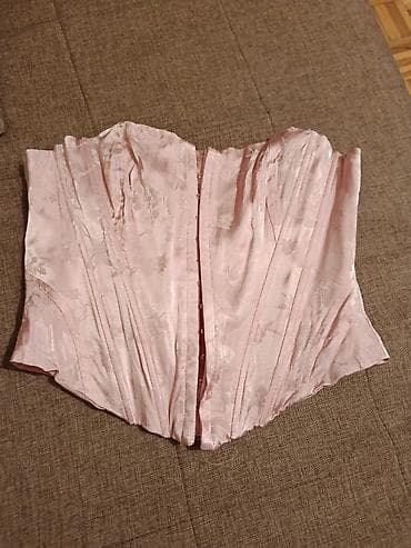 stradivarius jakna zenska: Ružičasti korzet bez bretela nema etiketu opis pisao AI - Materijal — 2