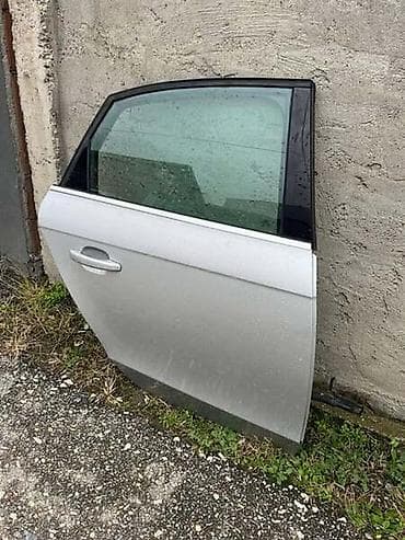kapice za ventile: ZADNJA DESNA VRATA ZA AUDI A4 OD 2007. DO 2011. GOD. | Delovi za A4 — 2