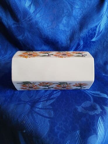 auto karta srbije i crne gore: Vaza nova Zajecar porcelan 70te. Visina. 17,5cm — 8