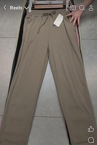 top s perjem: Pantalone sa dzepivima i elasricnim pojasem na redice.Puder — 5