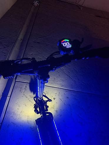 mikrofon: Električni trotinet Dualtron sa RGB osvetljenjem orednja guma izduvala — 1