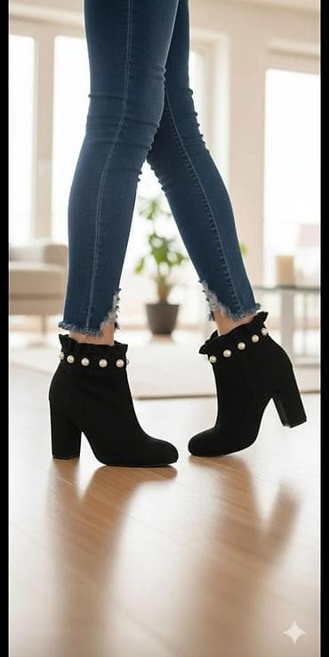 Papuče: Ženske ankle čizme na štiklu – elegantne crne - Materijal: gornjište — 1