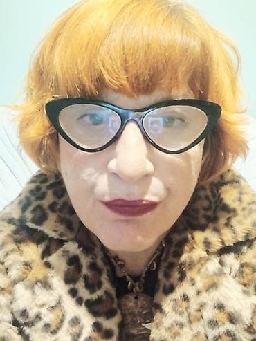 kosarkaski dres partizan: Zelena ženska majica kratkih rukava sa printom “Beer Queen” na — 4