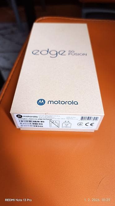 podloga za pec: Motorola Edge 50 Fusion – Pantone Forest Blue Ključne karakteristike — 4