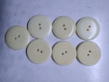ayahuasca beograd: Dugmad plasticna 10 kom.precnik oko 1,8 cm — 2