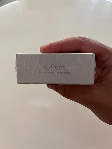 stalci za zvucnike: 1)Nove neotpakovane AirPods 4 slušalice 2)Originalno pakovanje 3)100% — 5