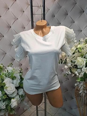 pull and bear jakne: Ženska majica sa plisiranim volan rukavima - Model: kratki rukavi sa — 6