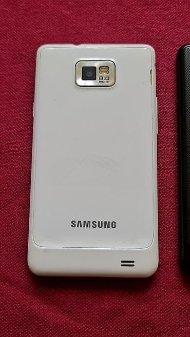 Mobilni telefoni: Samsung Galaxy S II (GT-I9100) – dva primerka, crni i beli. Ključne — 7