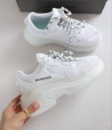 pozuteli djon na patikama: Prva klasa silikonski djon
36-40
5400 din
Alb bg — 1