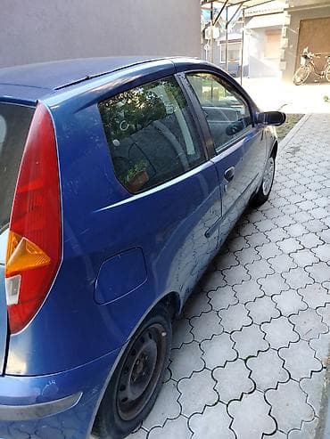 zastita za sedista od dece: Punto sporting,6 brzina,reg do 11.26, 2001 god.,lak se ljušti,ima — 6
