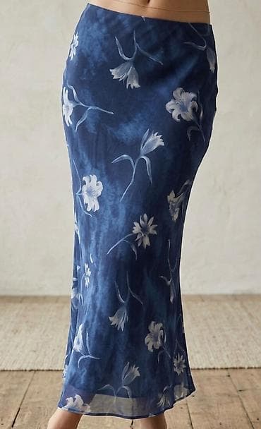 neobicne sandale: Svilena/satenska suknja midi dužine sa cvetnim printom - Kroj: ravna — 1