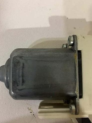 roda gume: MOTOR PODIZAČA STAKLA ZA AUDI Q5 OD 2011. DO 2016. GOD. - 8KO959811A — 3