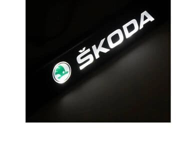 adapter za auto upaljač sa 220v na 12v: 12V Svetleći LED znak za prednju masku - ŠKODA Svetleći znak za — 1