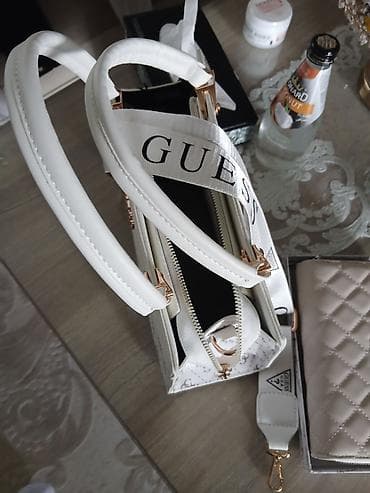 grobari ruma: GUESS set – torba i novčanik u svetloj, krem/beloj boji - Brend — 1