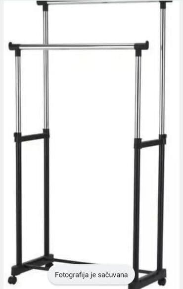 Stalak za odeću Udoban i dovoljno veliki stalak za odeću ima