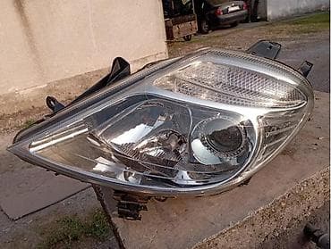 ponuda za prevoz robe: LEVI XENON FAR OPIS ZA CITROEN C8 | Nedostaje jedna zabica — 1