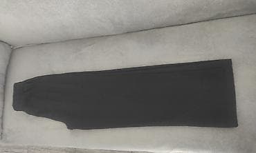 Crne trenerka‑pantalone Tamno crna trenerka . Velicina S ali moze i