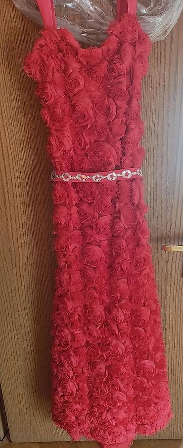 komada zenske odece: Elegantne ženske haljine – set od 3 komada 1) Pudra/šampanj haljina s — 6
