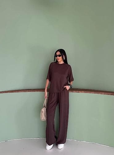 Dvodelni ženski komplet – široke pantalone i oversized majica kratkih