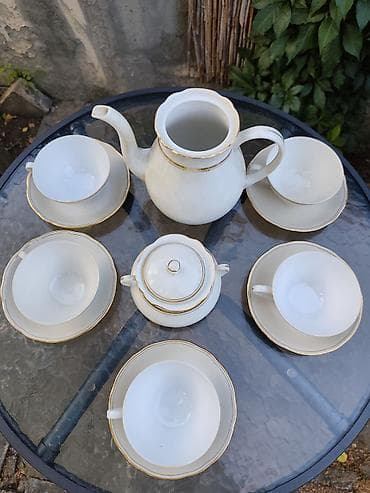 noz sa kremenom: Porcelanski set za čaj/kafu – klasičan beli servis sa zlatnim rubom — 3