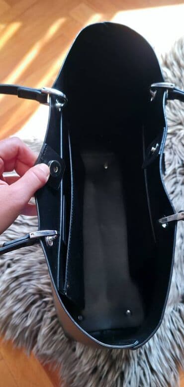 kutija za satove: Elegantna ženska tote torba – crna - Materijal: glatka eko koža - — 4