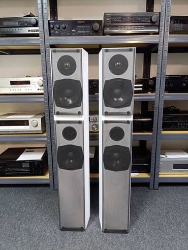 Vifa beli dvosistemac. podnostojeci zvucnici poseduje vifa drajvere