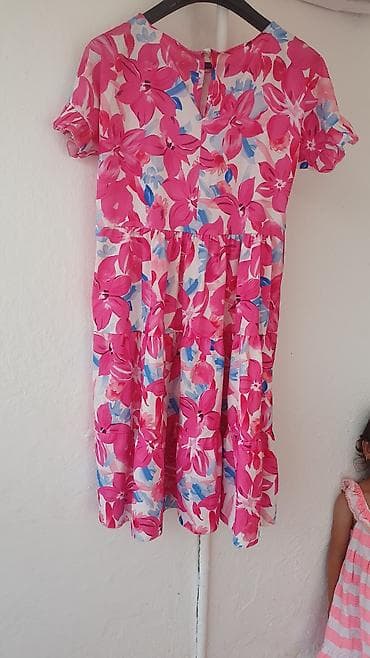 Letnja haljina sa cvetnim printom - Model: lagana, lepršava haljinica