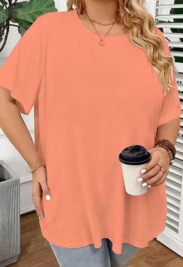 Women's T-shirts and tops: Ženska oversized majica – jednobojna, breskva/koralna - Kroj — 1