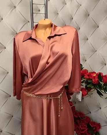 Dresses: Satenasta midi haljina sa preklopom i zlatnim lancem - Elegantna — 2