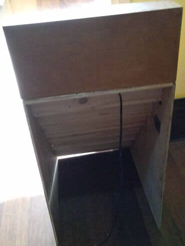 lavabo sa ormaricem 45 cm: Prodajem reklamne police od drveta sa sijalicom i kablom dimenzija — 4