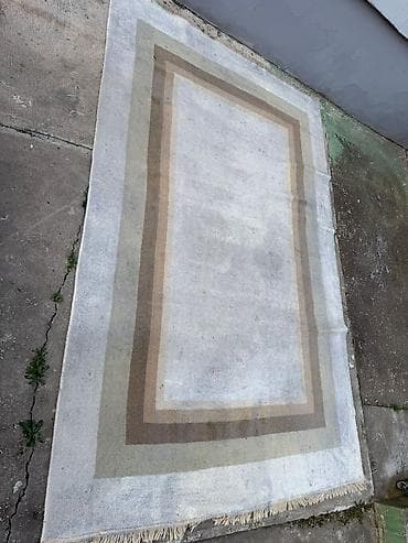 Desks and tables: Trosed na razvlačenje sa kutijom za odlaganje i tepih 8000din - — 7