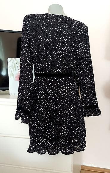 odece: Crna mini haljina sa belim tufnama - Kroj: A-linija, dužina iznad — 2