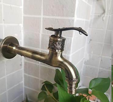 postava za kaput: ZIDNA SLAVINA ZA DVORIŠTE / BAŠTU – RETRO BRONZA ✅ OPIS: Kvalitetna — 1