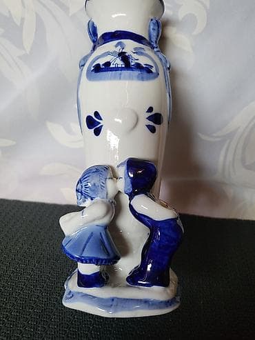 stolice bele: Vaza holandski delft,rucno oslikana pa glazirana iz 70ih.g. Vaza je — 2