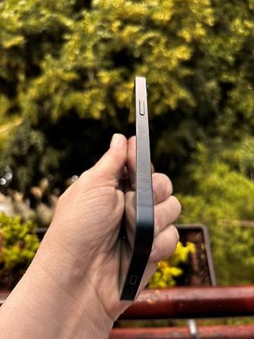 palić kamere: Apple iPhone 13 – crna boja 128gb - Ekran: 6.1" Super Retina XDR — 6