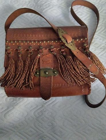 rucni nakit: Ručna kožna torba sa resama i metalnim kopčama - Materijal: punomasna — 1