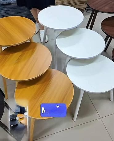 komode za stvari: Set okruglih pomoćnih/klub stolova – skandinavski stil - Dizajn — 2