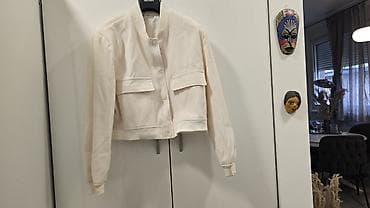 Pantalone, Farmerke, Šortsevi: Kratka ženska jakna – krem/bež - Model: bomber/boxy kroj bez kragne — 1